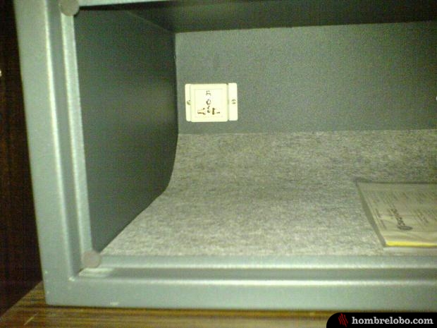 moz screenshot 41 Caja de seguridad con enchufe en The Montcalm en Londres [buena idea del día]